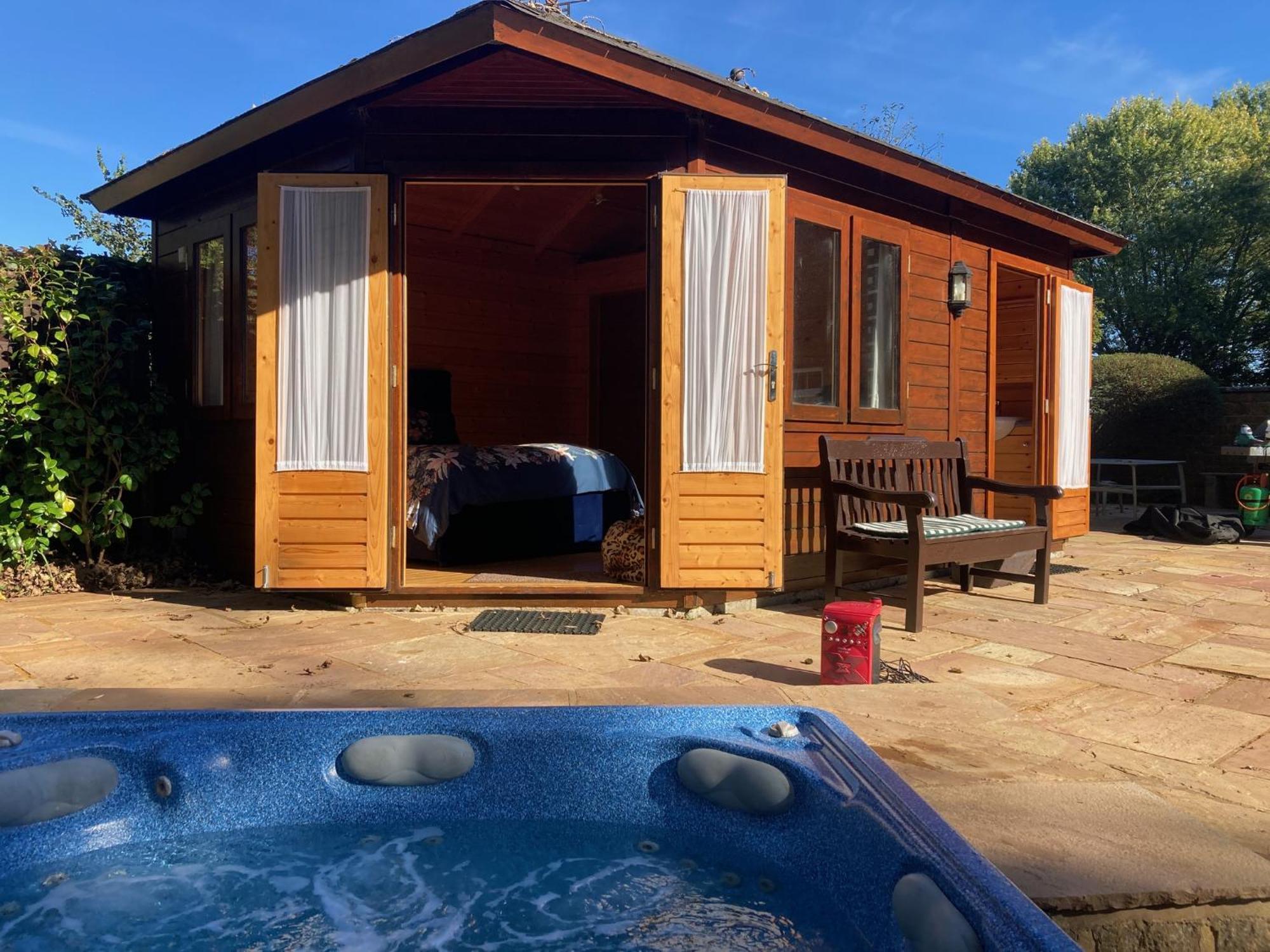 Exclusive 2 Bedroom Apartment With Summer House And Hot Tub Daventry Eksteriør billede
