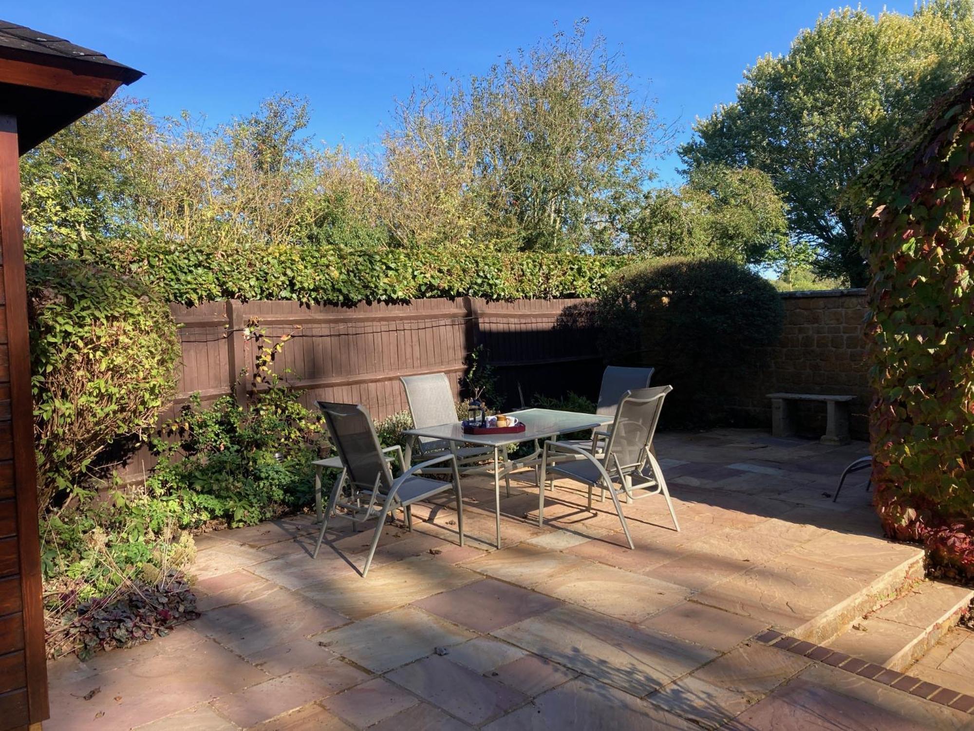 Exclusive 2 Bedroom Apartment With Summer House And Hot Tub Daventry Eksteriør billede